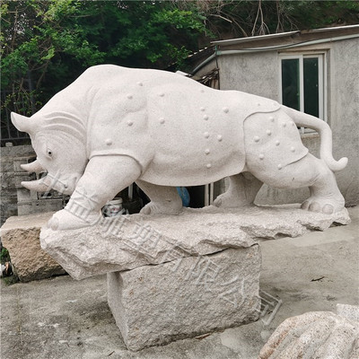 中益雕塑 匠心打造的石雕犀牛，為園林景觀注入自然野趣